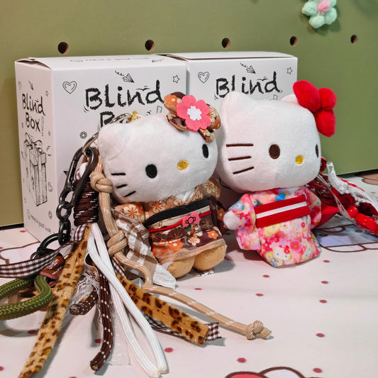 サンリオDIYビーズチャームチェーン - バッグチャームやスマホチャームとしてお使いいただけます。サンリオのぬいぐるみがランダムに1つ付いています。